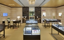 Which jewelry display cabinet is better for opening a new shop?