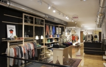 Fashionable and Novelty Design Concept of Show Cabinet in Clothing Store