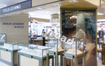 What purchase points should be grasped for luxury display cabinet?