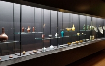 Various types and applications of glass in museum showcases