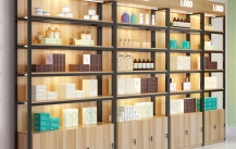 Why custom cosmetics showcases are more favored by merchants