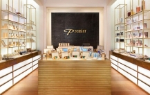 What are the precautions when designing high-end cosmetic display cabinets?