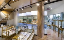 cabinet design: lighting effects of watch cabinet design