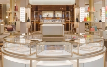 Layout form of showcase space in jewelry store