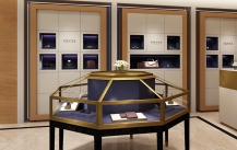Daily maintenance of jewelry display cabinets