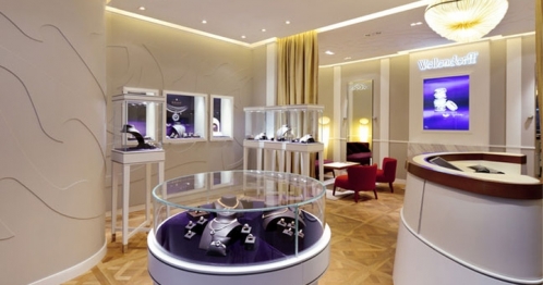 Diamond jewelry store, jewelry display cabinet space design.