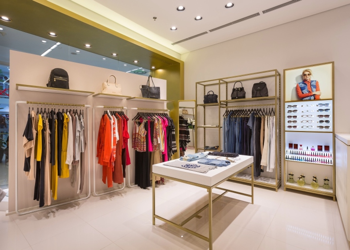 Wooden Clothing Display Counter for Clothing Shop Decor Funroadisplay