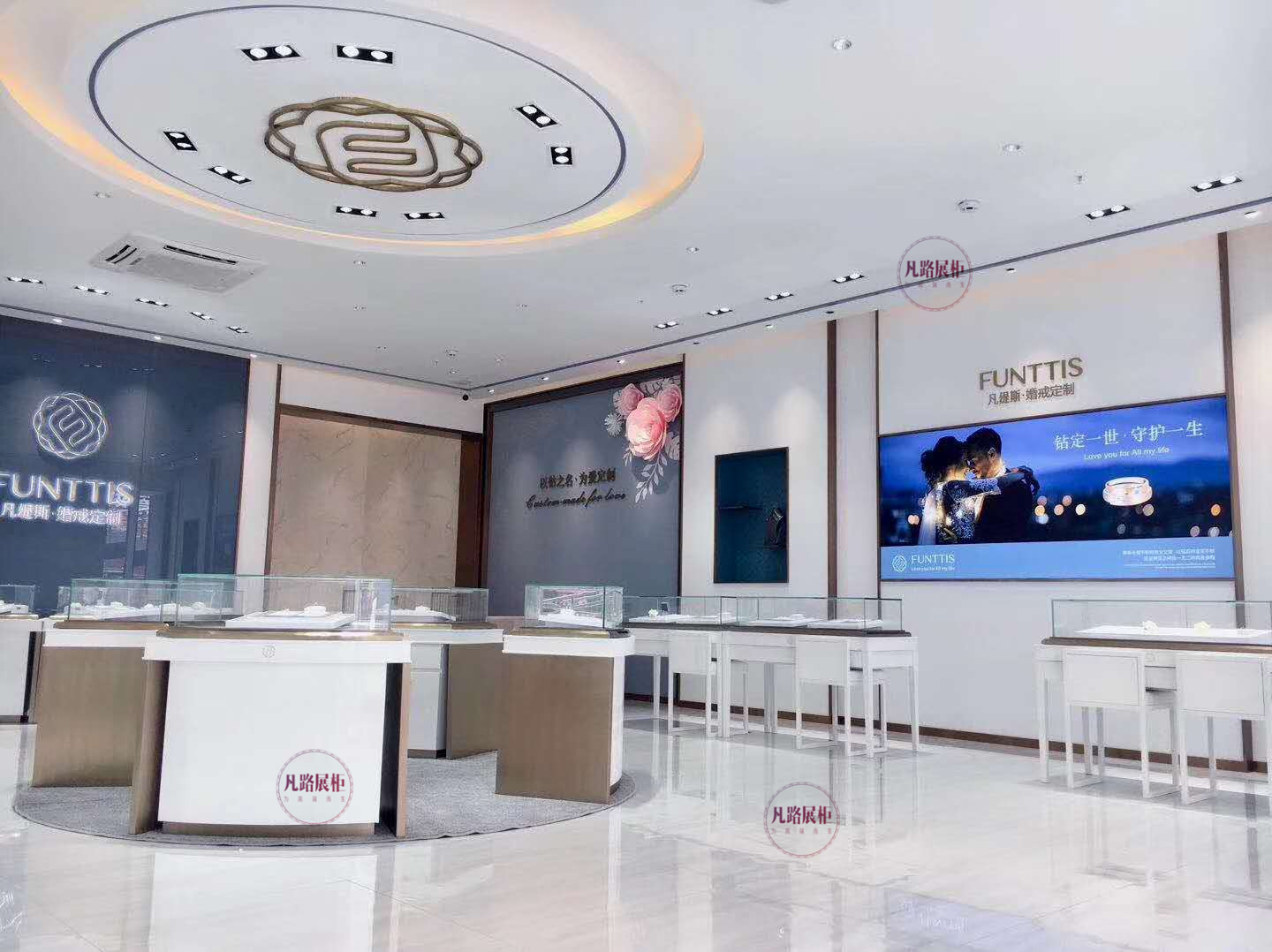 Stylish Blue Jewelry Display for Shopping Mall Store Design