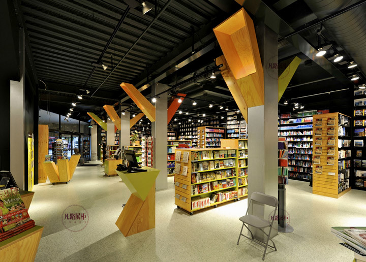 Retail Wooden Bookshelf Showcase for Book Store Display Funroadisplay