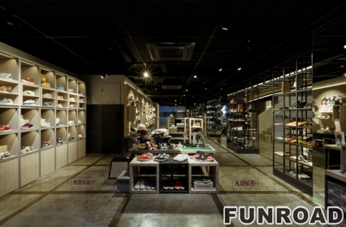 Case Study of Showcase in High-grade Brand Shoe Shop