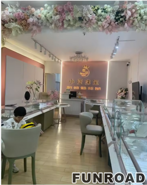 Funroad Customized Strong Glass Display Cabinet Jewelry Boutique Display Cabinet Counter Display Luxury Jewelry Showcase