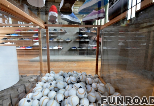 Unique sport shoes booth design and sneaker popup shop counter design