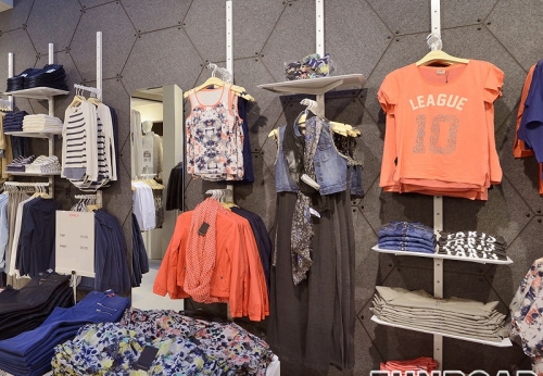 Wooden Clothing Display Showcase for Fashion Store Furniture