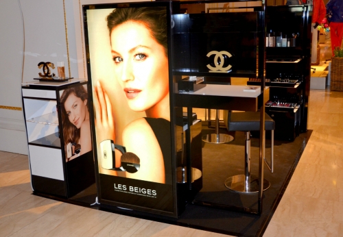 Factory direct sale mall cosmetic kiosk for makeup