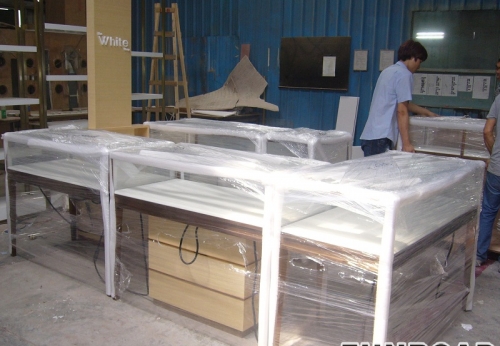 Retail Store Jewelry Display Counter Configuration with Tempered Glass Shelves