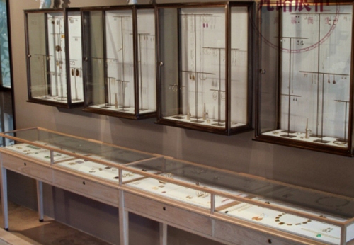 ​Wooden Jewelry Display Showcase for Store Decor