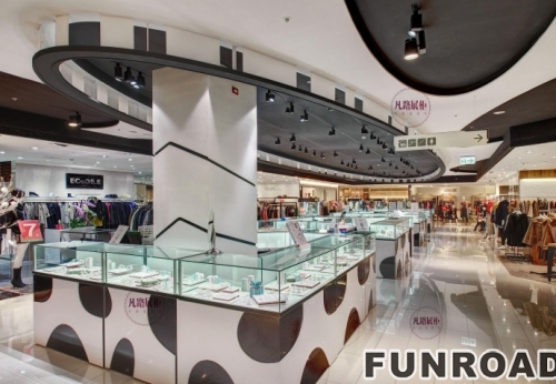 Large-scale Glass Display Case for Shopping Mall Decor