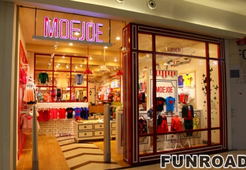 Case Study of Show Cabinet in Wood Paint Children's Clothing Shop