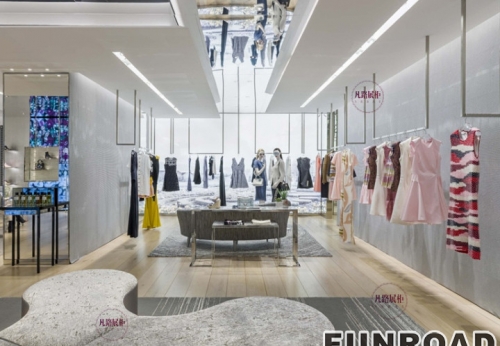 Case Study of Exhibition Cabinet of Luxury Brand Flagship Shop