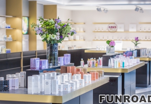 Custom Design Cosmetic Showcase for Makeup Shop