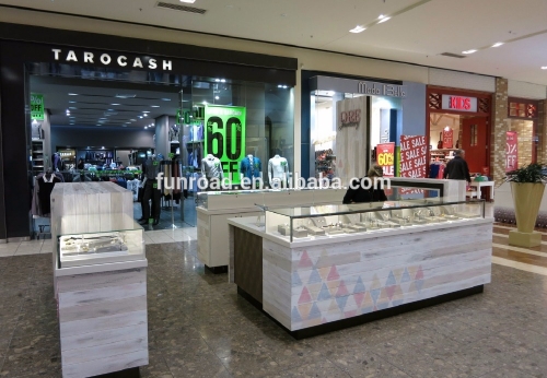 Customized Wooden Jewelry Showcase Kiosk for Shopping Mall Decoration