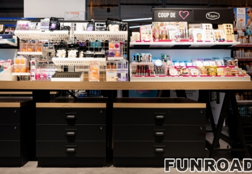 FRCS-195091 Case Study of Showcase in Daily Life Cosmetics Shop