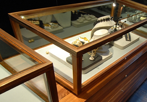 High End Jewelry Shop Illuminated Wooden Display Counter And Glass showcase