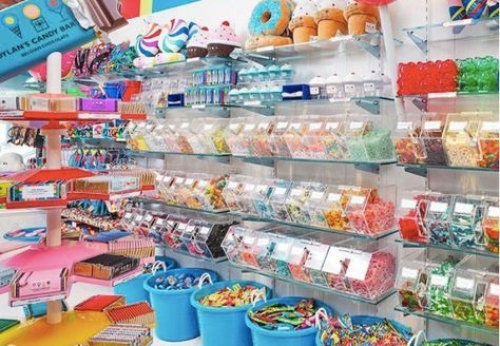 Professional Candy Display Shelf Showcase Cabinet Attractive Store Furniture with Varnish Surface Store Shelves