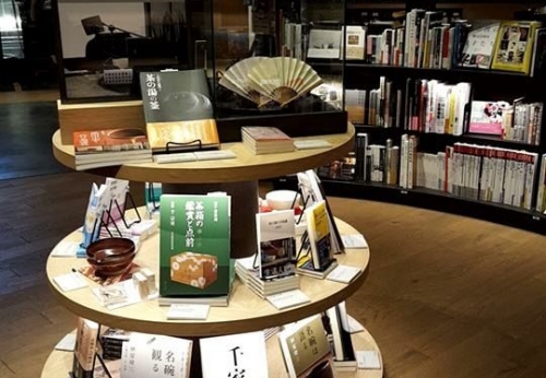 Customized Steel Bookshelf Combination Display Cabinet for Home Living Room Office Library with LED Lighting for Mall Usage