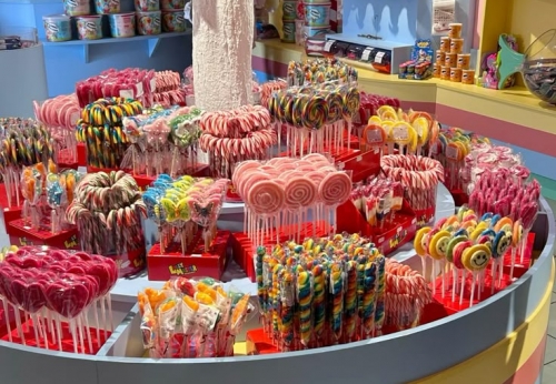 Colorful Candy Store Furniture Decorations Stand Showcase Sweet Chocolate Sugar Display Rack Shop Interior Design